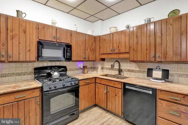 3304 KUTZTOWN RD, Reading, PA 19605