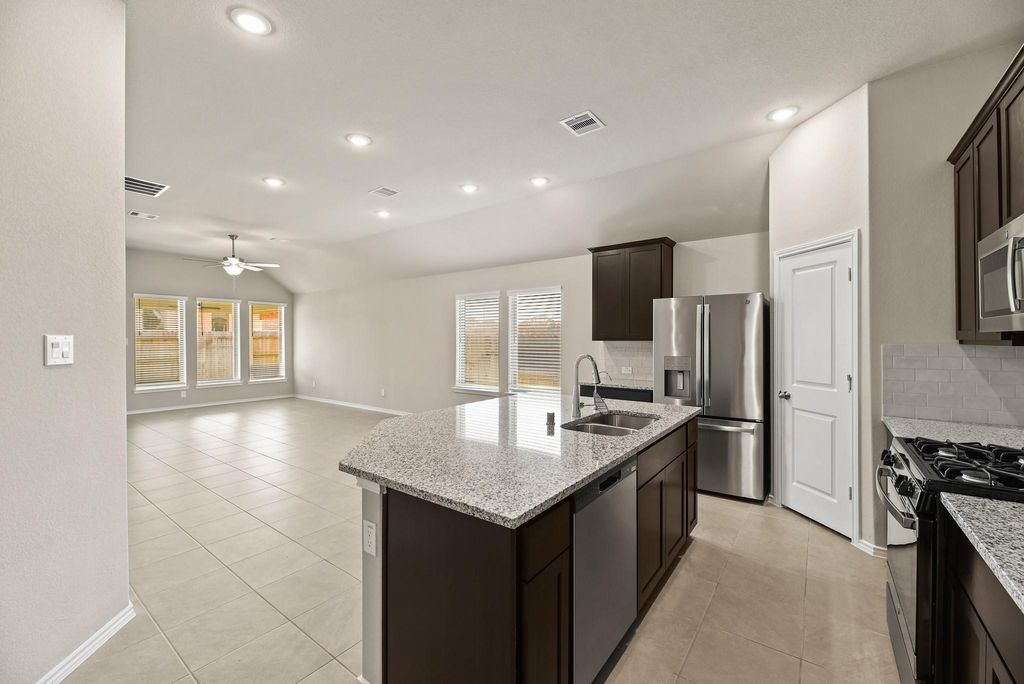 1330 Lakeside Creek Rd, Magnolia, TX 77354