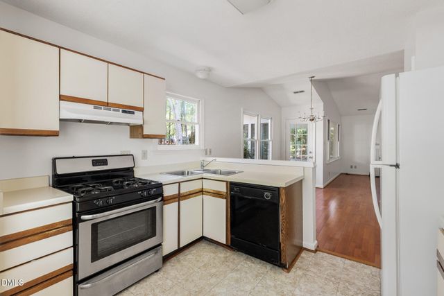 101 Standish Drive, Chapel Hill, NC 27517