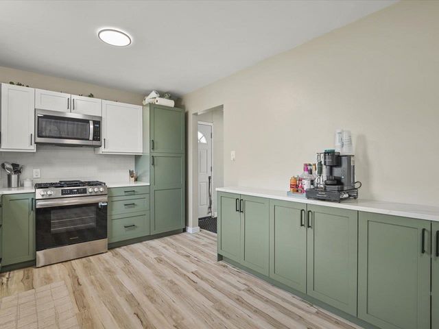 1204 E Wisconsin Street, Delavan, WI 53115
