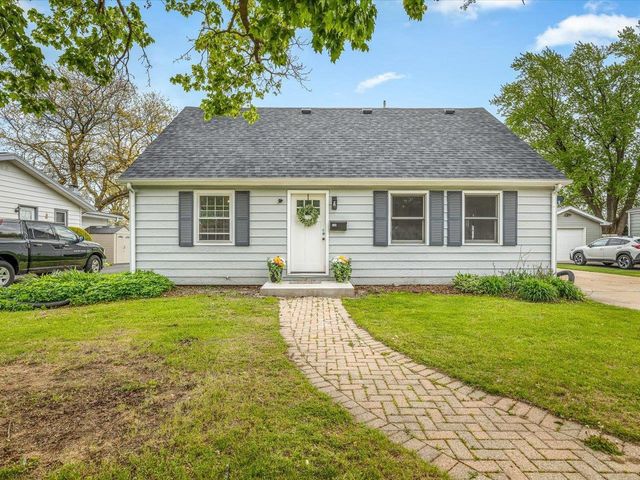 1204 E Wisconsin Street, Delavan, WI 53115