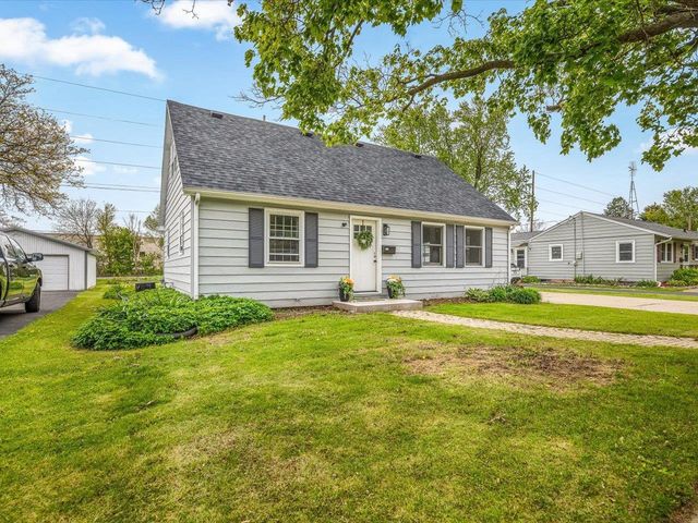 1204 E Wisconsin Street, Delavan, WI 53115