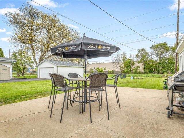1204 E Wisconsin Street, Delavan, WI 53115