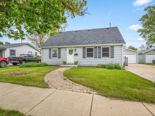 1204 E Wisconsin Street, Delavan, WI 53115