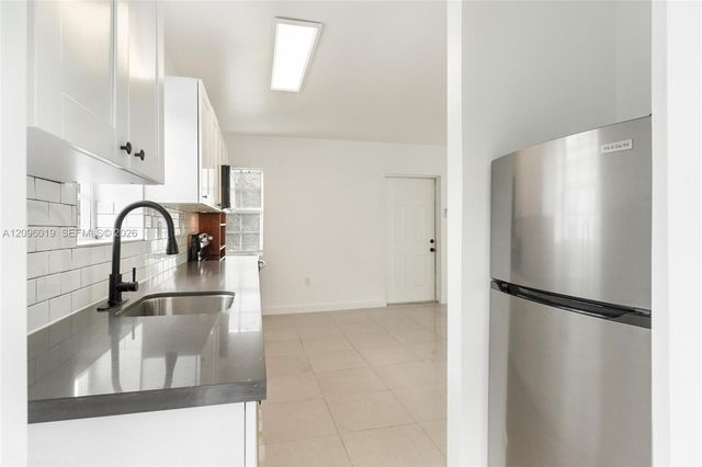 1945 Marseille Drive 4, Miami Beach, FL 33141
