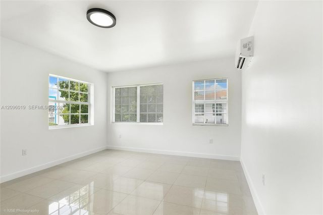 1945 Marseille Drive 4, Miami Beach, FL 33141
