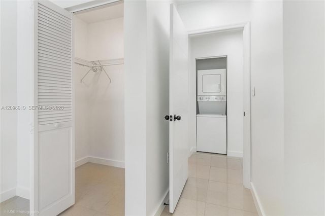1945 Marseille Drive 4, Miami Beach, FL 33141