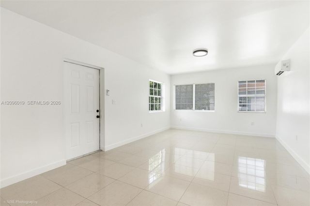 1945 Marseille Drive 4, Miami Beach, FL 33141