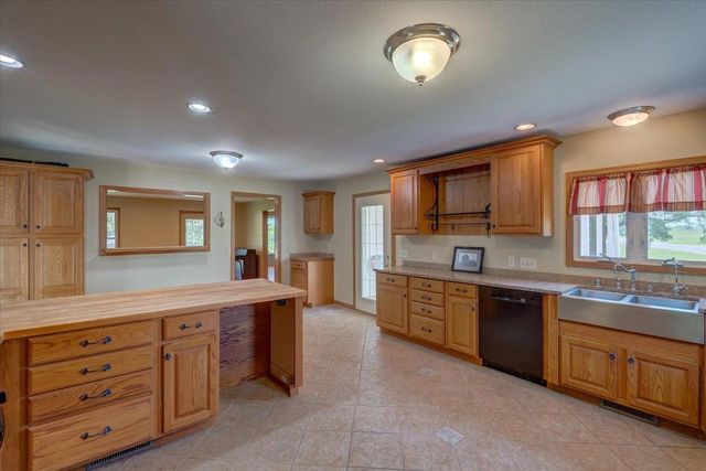 147 County Road BB, Marshall, WI 53559