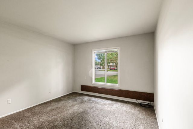 566 Somerset Lane 4, Crystal Lake, IL 60014