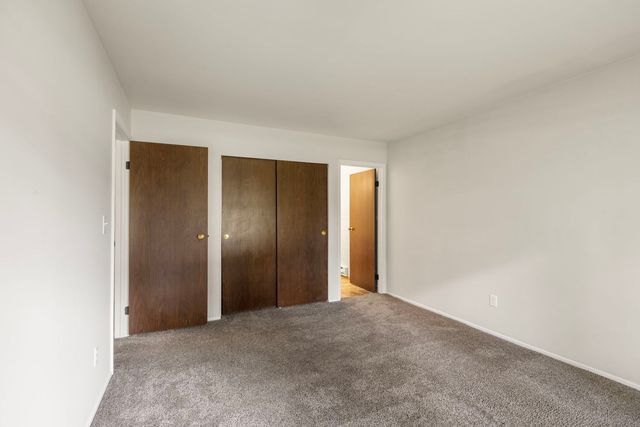 566 Somerset Lane 4, Crystal Lake, IL 60014