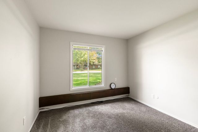 566 Somerset Lane 4, Crystal Lake, IL 60014