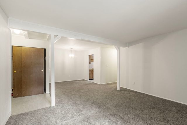 566 Somerset Lane 4, Crystal Lake, IL 60014