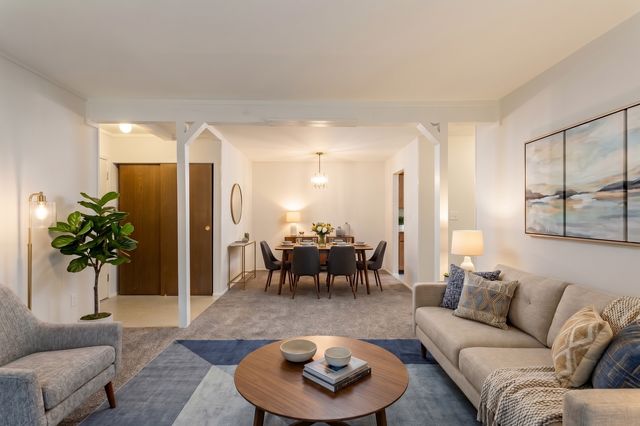 566 Somerset Lane 4, Crystal Lake, IL 60014