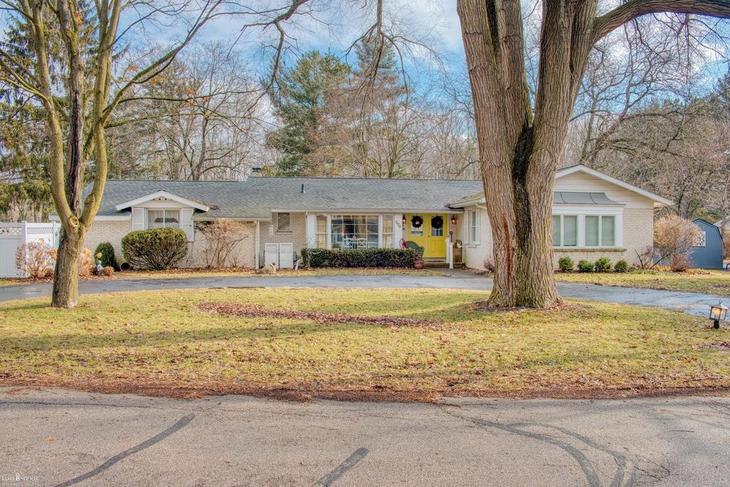 775 Riverbend Drive, Owosso, MI 48867