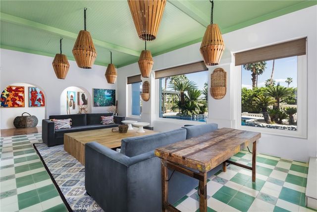 294 W Crestview Drive, Palm Springs, CA 92264