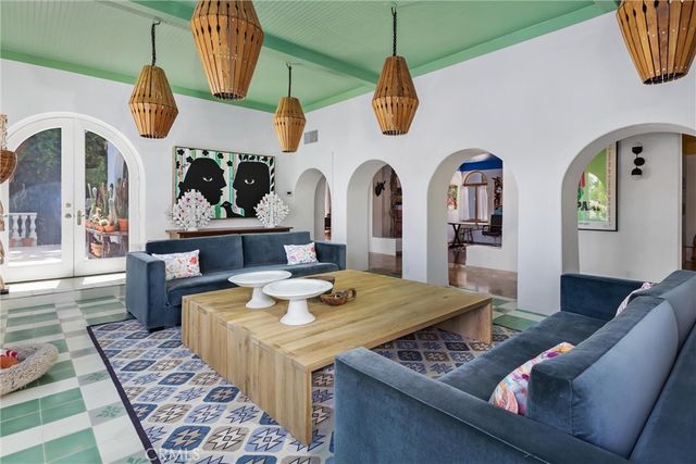 294 W Crestview Drive, Palm Springs, CA 92264