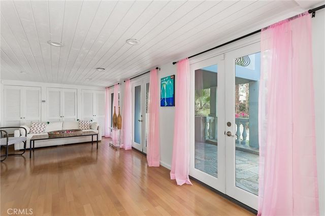 294 W Crestview Drive, Palm Springs, CA 92264