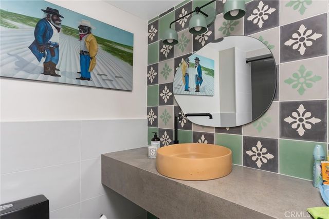 294 W Crestview Drive, Palm Springs, CA 92264
