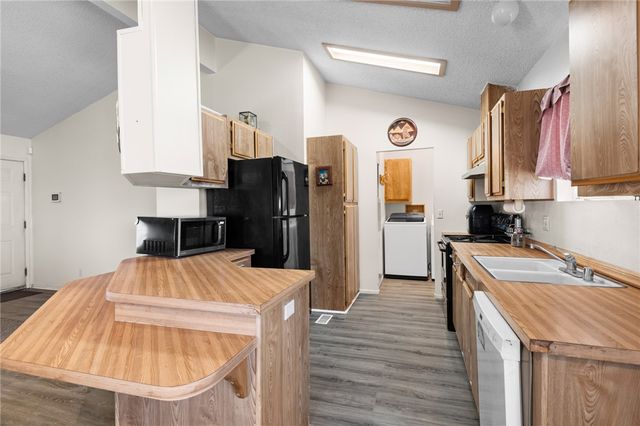 1418 S Canelo Road, Golden Valley, AZ 86413