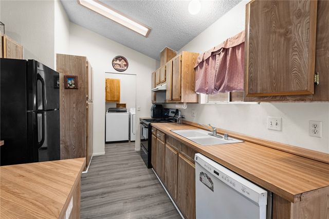 1418 S Canelo Road, Golden Valley, AZ 86413