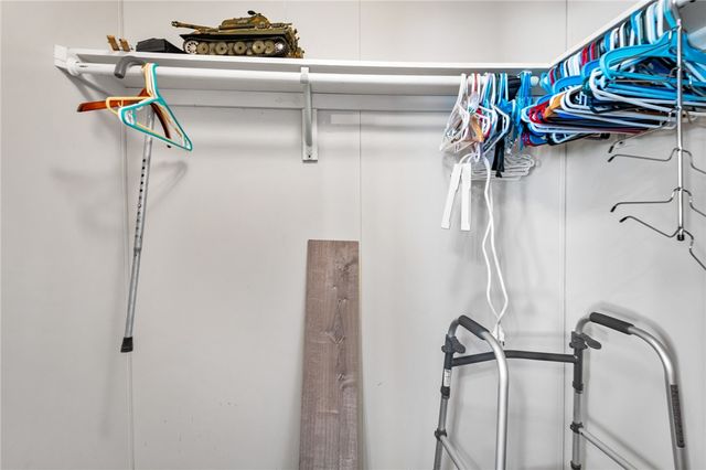 1418 S Canelo Road, Golden Valley, AZ 86413