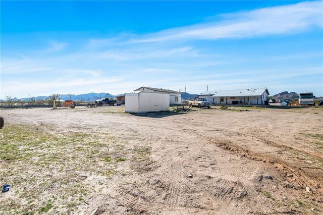 1418 S Canelo Road, Golden Valley, AZ 86413