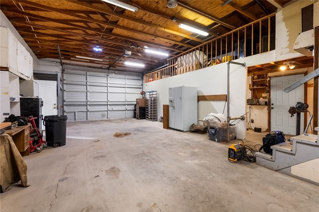 1418 S Canelo Road, Golden Valley, AZ 86413