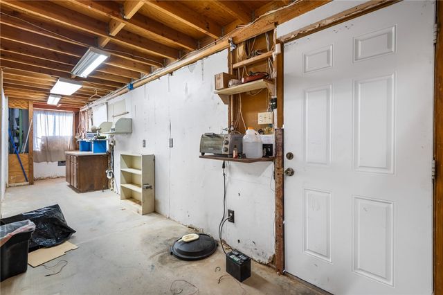 1418 S Canelo Road, Golden Valley, AZ 86413