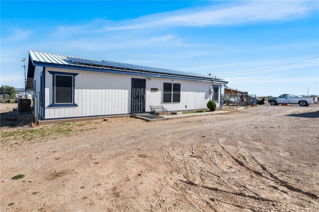 1418 S Canelo Road, Golden Valley, AZ 86413