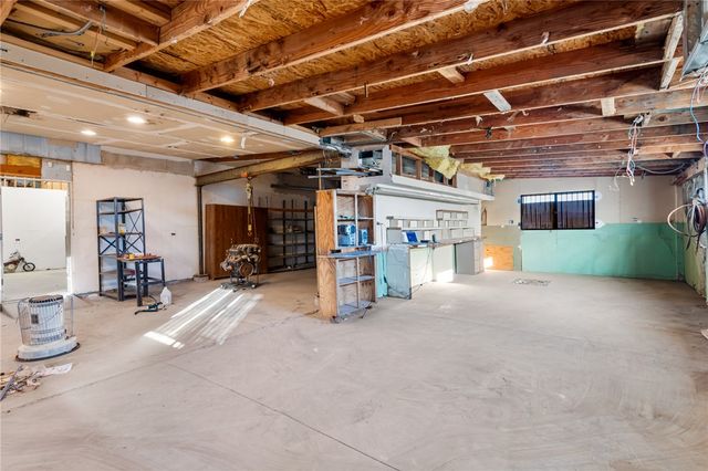 1418 S Canelo Road, Golden Valley, AZ 86413