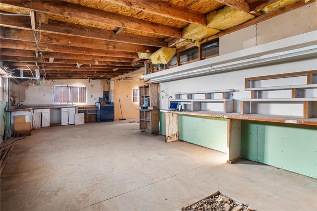 1418 S Canelo Road, Golden Valley, AZ 86413