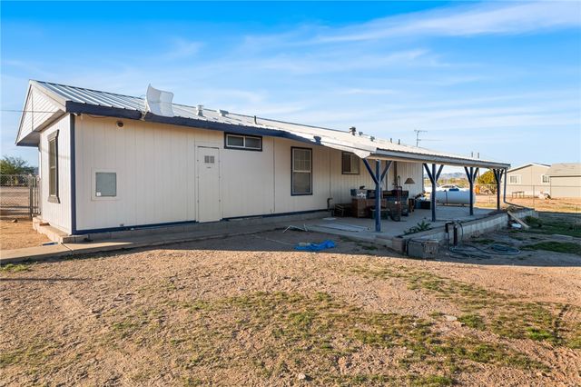 1418 S Canelo Road, Golden Valley, AZ 86413