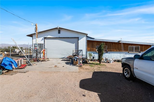 1418 S Canelo Road, Golden Valley, AZ 86413