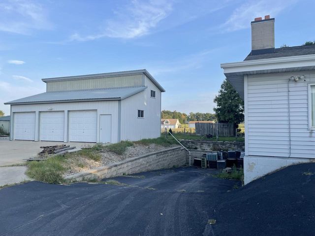 3555 Hillside ROAD, Slinger, WI 53086