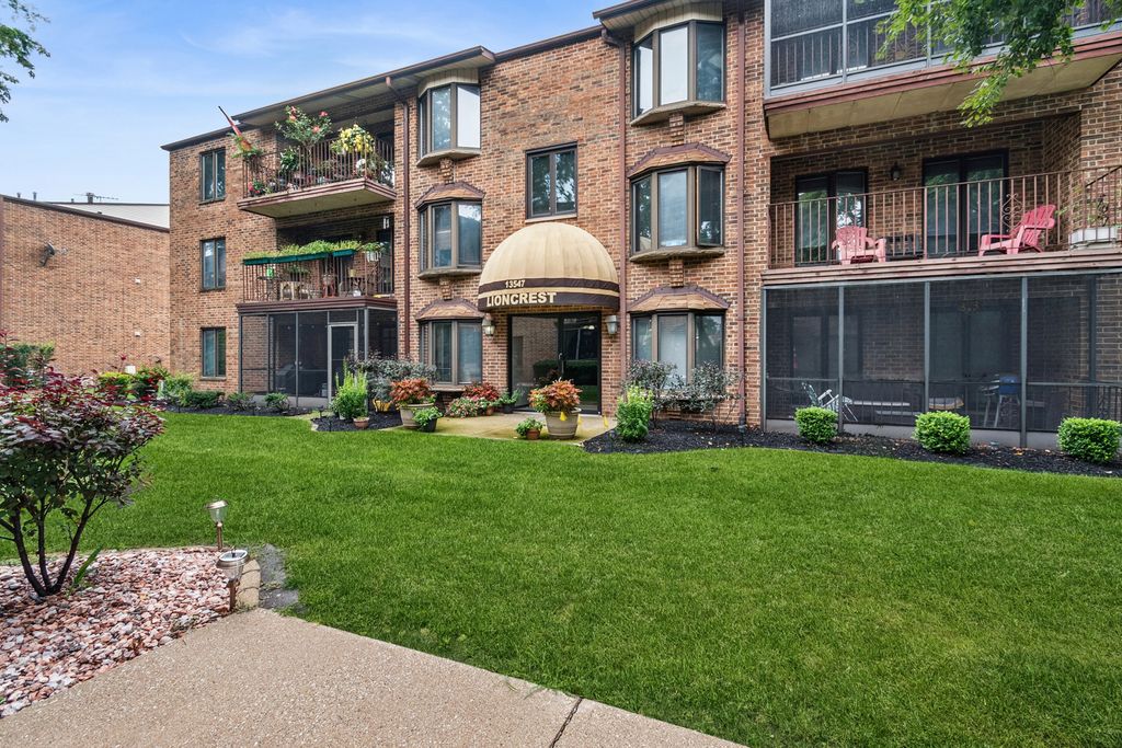 13547 Lamon Avenue 402, Crestwood, IL 60418 — exterior