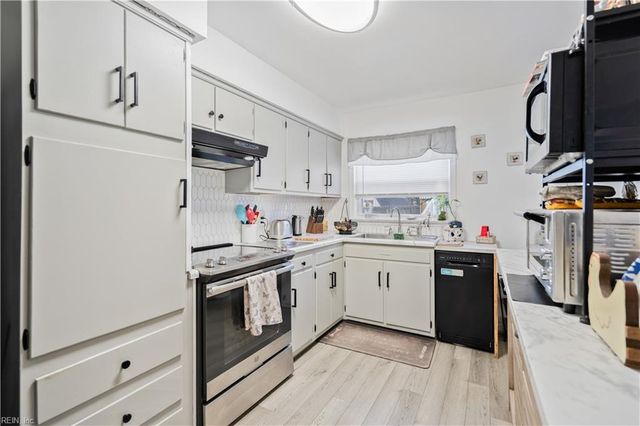 3724 Linnet LN, Portsmouth, VA 23703