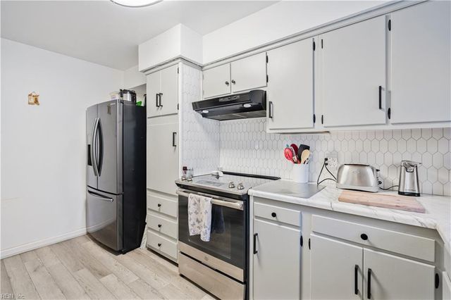 3724 Linnet LN, Portsmouth, VA 23703