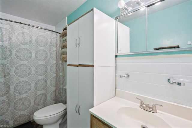 3724 Linnet LN, Portsmouth, VA 23703