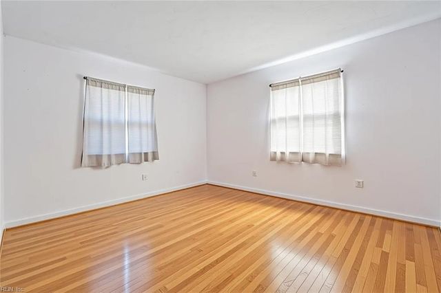 3724 Linnet LN, Portsmouth, VA 23703