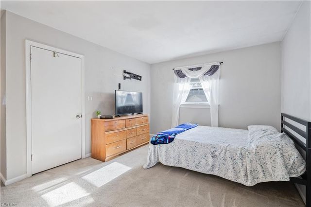 3724 Linnet LN, Portsmouth, VA 23703