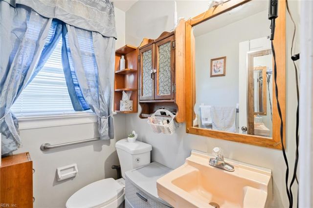 3724 Linnet LN, Portsmouth, VA 23703