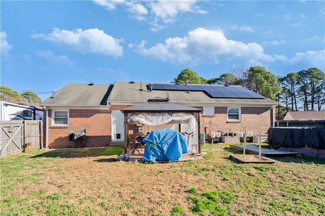 3724 Linnet LN, Portsmouth, VA 23703