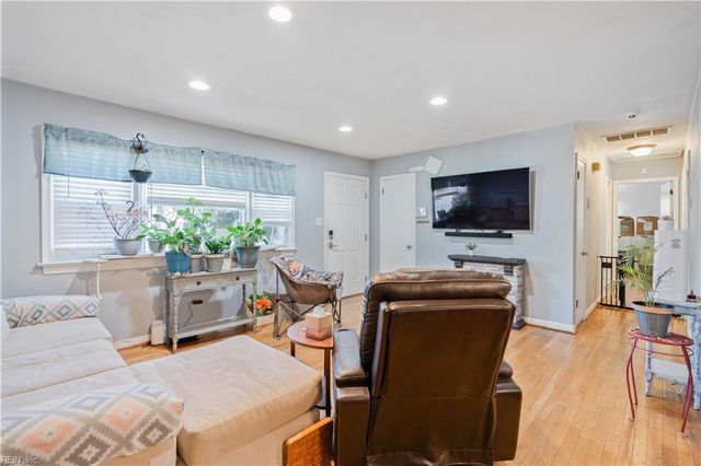 3724 Linnet LN, Portsmouth, VA 23703