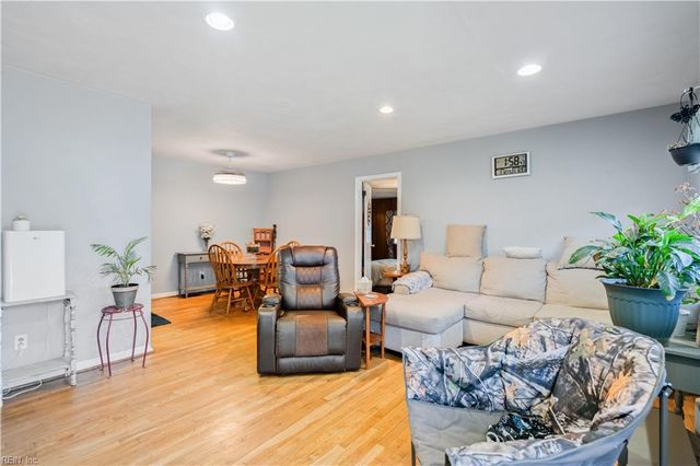 3724 Linnet LN, Portsmouth, VA 23703