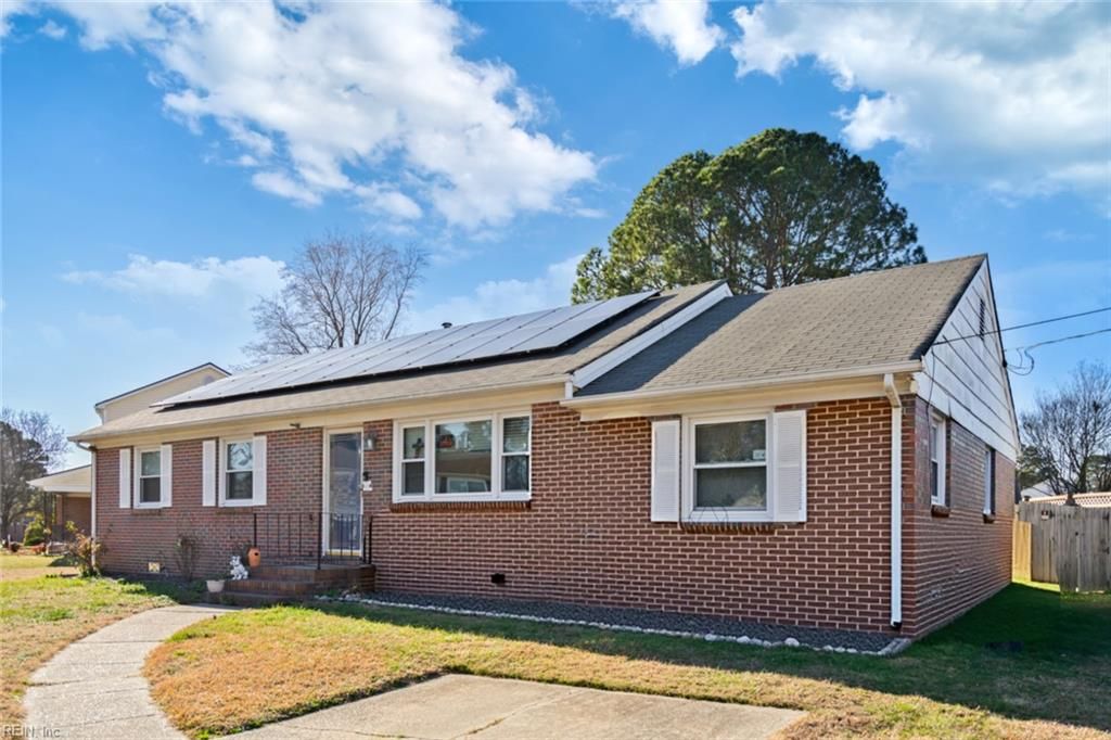 3724 Linnet LN, Portsmouth, VA 23703