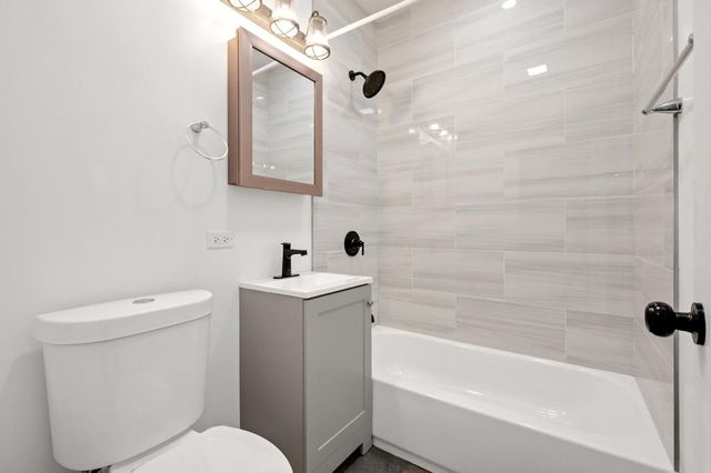 3752 W Division Street 2W, Chicago, IL 60651