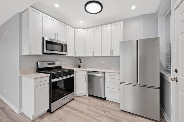 3752 W Division Street 2W, Chicago, IL 60651