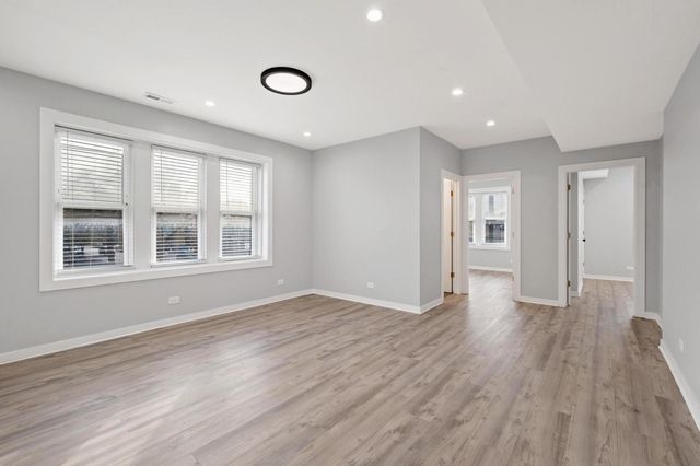 3752 W Division Street 2W, Chicago, IL 60651