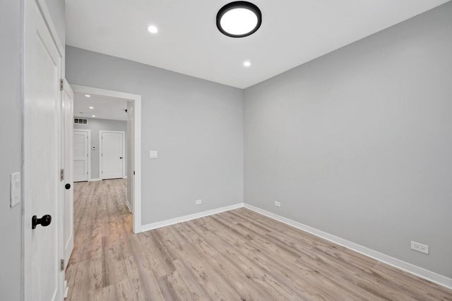 3752 W Division Street 2W, Chicago, IL 60651